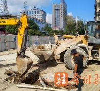 美女的小逼被帅哥的大鸡巴猛操在线观看高温下的坚守｜道路建设者用汗水铺就畅通路